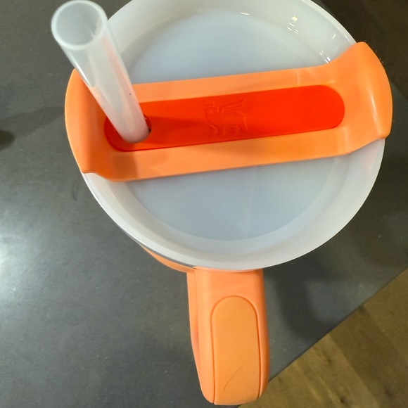 New Stanley Creamsicle Orange 40oz Flowstate Quencher H2.0 Tumbler - Picture 3 of 3